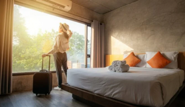 Desain minimalis dengan sentuhan mewah dan aksen artistik